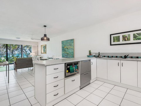 Absolute Beachfront - Accommodation Mooloolaba 3