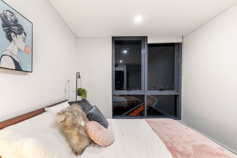 Southport Apartment - Accommodation Mooloolaba 5