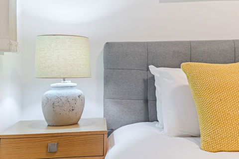 HomeHotel Stylish Apt Next To Train & Westfield - Accommodation Mooloolaba 6