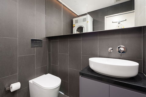 New And Stylish Newtown Pad H391 - Accommodation Mooloolaba 2