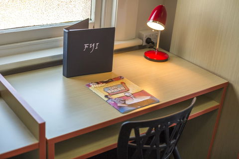 Melton Hotel - Accommodation Mooloolaba 4