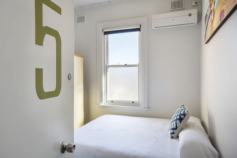 Melton Hotel - Accommodation Mooloolaba 6