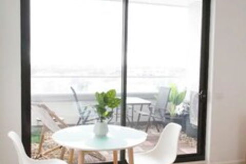 Modern 2 Bedroom Apartment In Melbournes Northcote - Accommodation Mooloolaba 3