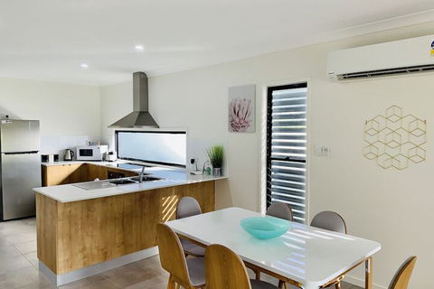 WHITSUNDAY Spacious & Comfortable Moments From Picturesque Boardwalk - Accommodation Mooloolaba 6