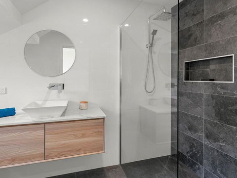 Waikiki Views - Accommodation Mooloolaba 5