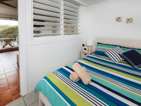 WHITE WAVES 4 ABSOLUTE BEACH FRONT STUDIO HASTINGS POINT - Accommodation Mooloolaba 6