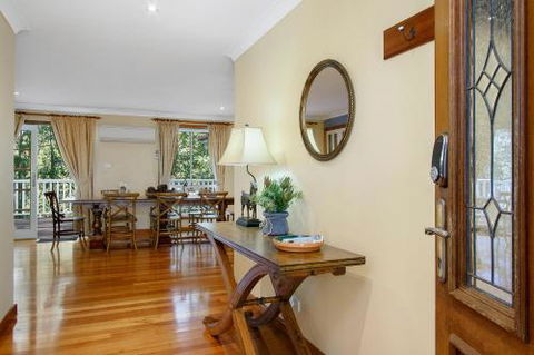 Hilldo Lovely Mountainside Accommodation - Accommodation Mooloolaba 3