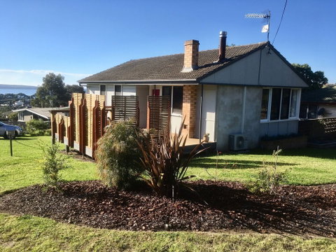 Hamlet House - Accommodation Mooloolaba 0