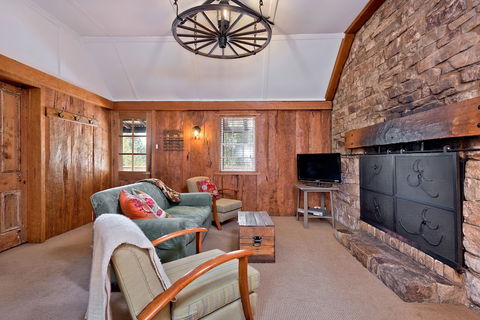 Crackenback Cottage 1884 - Accommodation Mooloolaba 1