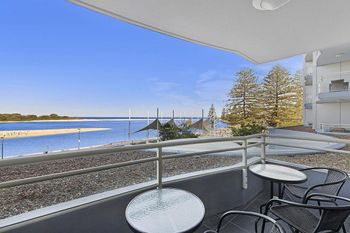 The Oak Room 106 - Accommodation Mooloolaba 0