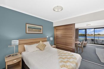 The Oak Room 106 - Accommodation Mooloolaba 1