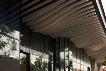 Panoramic Melbourne Views From Stylish Apartment - Accommodation Mooloolaba 3