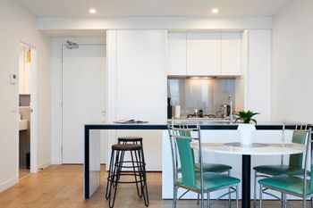 Panoramic Melbourne Views From Stylish Apartment - Accommodation Mooloolaba 1