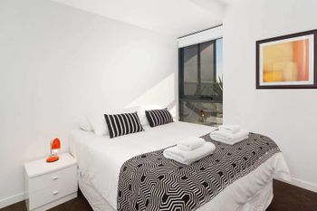 Executive Bay Views St. Kilda - Accommodation Mooloolaba 2