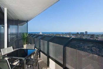 Executive Bay Views St. Kilda - Accommodation Mooloolaba 3