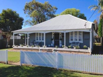 Edgeworth Street Manor - Accommodation Mooloolaba 0