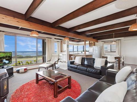 Swimmers Rest - Uninterrupted Panoramic Ocean Views - 1 Bedroom - Accommodation Mooloolaba 2