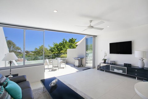 No 1 In Hastings Street - Accommodation Mooloolaba 3