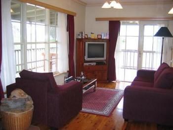 Buttercup Cottage & Private Apartment - Accommodation Mooloolaba 5