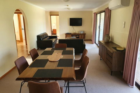 Annies Holiday Units - Accommodation Mooloolaba 1