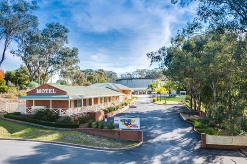 Commercial Golf Resort - Accommodation Mooloolaba 0