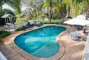 Commercial Golf Resort - Accommodation Mooloolaba 5