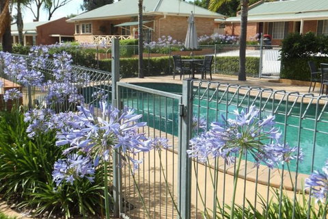 Commercial Golf Resort - Accommodation Mooloolaba 4