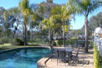 Commercial Golf Resort - Accommodation Mooloolaba 3