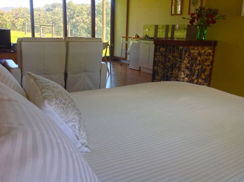 Valley Farm Vineyard Cottages - Accommodation Mooloolaba 3