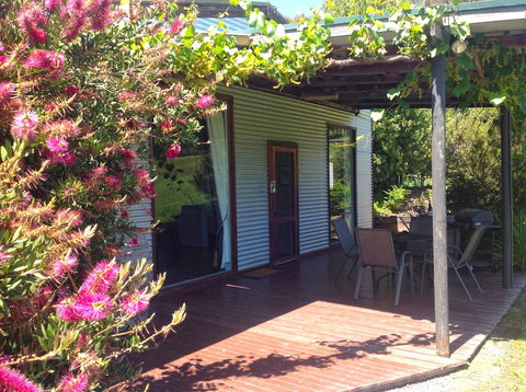Valley Farm Vineyard Cottages - Accommodation Mooloolaba 6