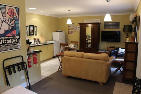 Ivy On Glenelg - Accommodation Mooloolaba 3