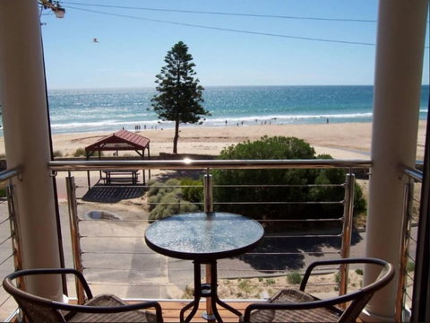 Christies No 1 Esplanade - Accommodation Mooloolaba 4