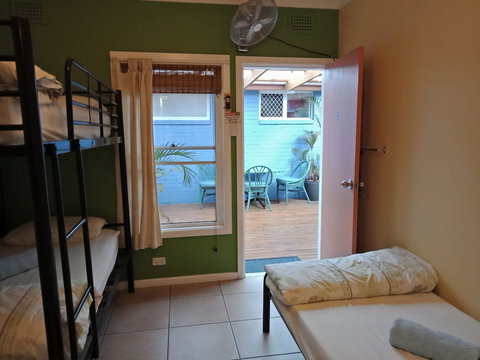 Ozzie Pozzie Backpackers - YHA - Accommodation Mooloolaba 6