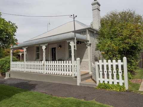 Cottage 79 - Accommodation Mooloolaba 1