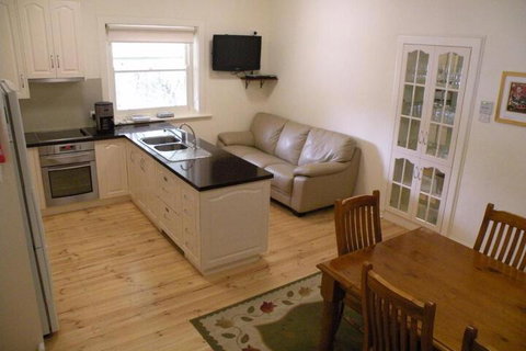 MacDonnell House Naracoorte - Accommodation Mooloolaba 7