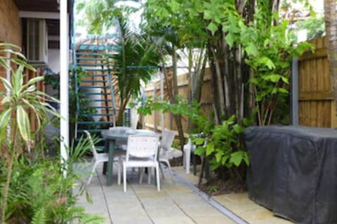 Airlie Court Units - Accommodation Mooloolaba 5
