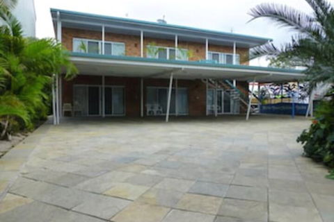 Airlie Court Units - Accommodation Mooloolaba 1