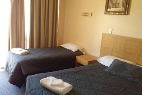 Desert Sand Motor Inn - Accommodation Mooloolaba 3