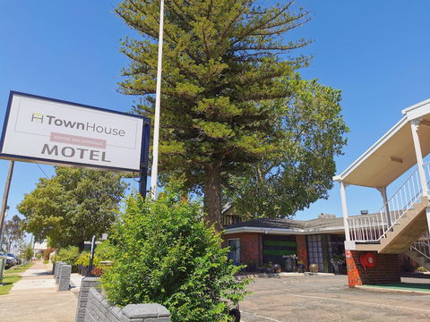Townhouse Motor Inn - Accommodation Mooloolaba 0
