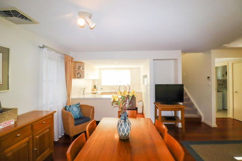 Dollarbird Treetops Townhouse - Accommodation Mooloolaba 2