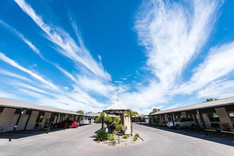 Athena Studio Units - Accommodation Mooloolaba 4