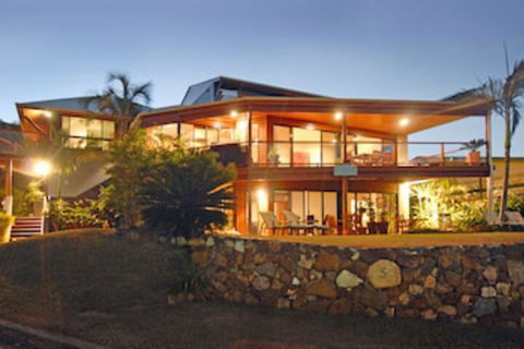 Airlie Waterfront Bed & Breakfast - Accommodation Mooloolaba 0