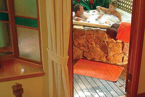 Airlie Waterfront Bed & Breakfast - Accommodation Mooloolaba 3