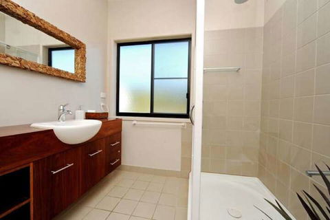 Airlie Waterfront Bed & Breakfast - Accommodation Mooloolaba 7