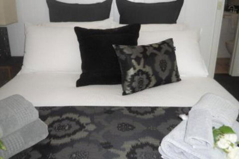 Creek Cottage Bed & Breakfast - Accommodation Mooloolaba 3