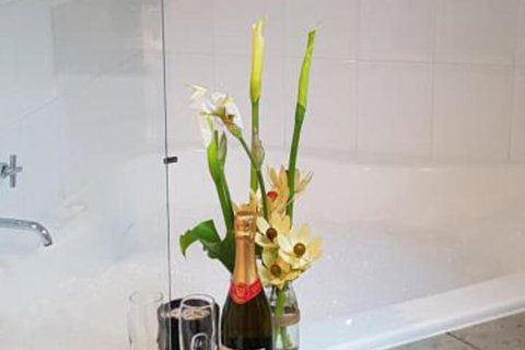 Creek Cottage Bed & Breakfast - Accommodation Mooloolaba 6