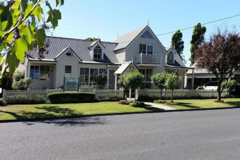 Creek Cottage Bed & Breakfast - Accommodation Mooloolaba 0