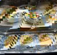 Ducky in the Field - Accommodation Mooloolaba