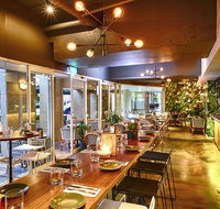 Henrys - Accommodation Mooloolaba