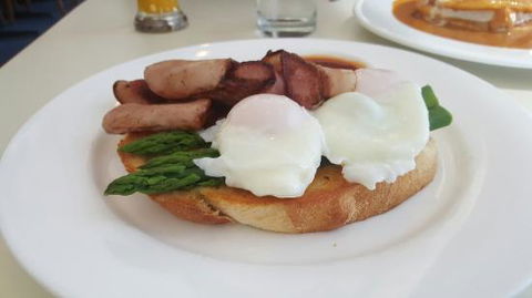 Hughzies Lakeside Brasserie - Accommodation Mooloolaba 0